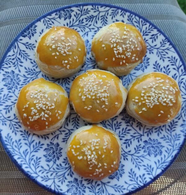 Gâteau de lune au jaune d’œuf et au taro 芋頭蛋黃酥 – Image 2